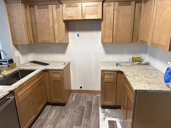 4th image of 423 E Harris Ave