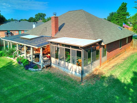 4th image of 18100 Scarlet Oak Ln