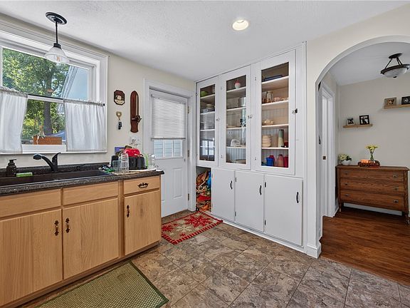 4th image of 107 Lawrence St