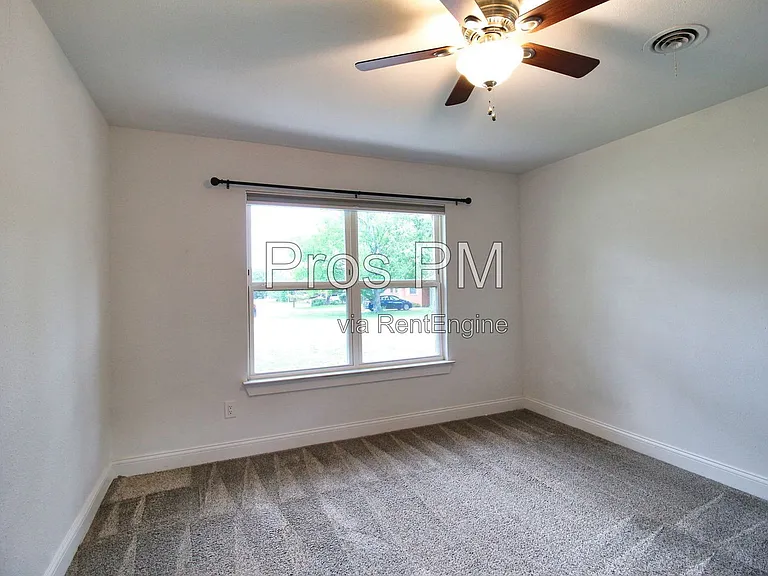 106 Joyce Dr — Photo 15