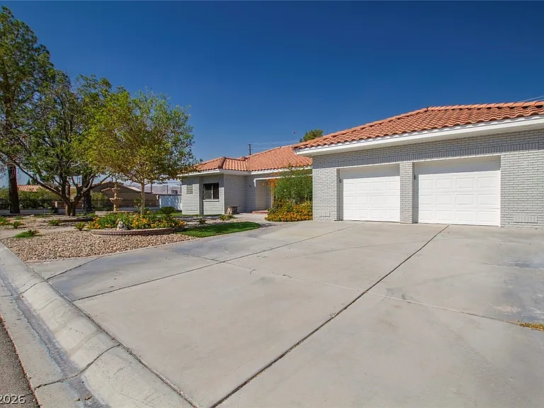 60 E Levi Ave — Photo 2