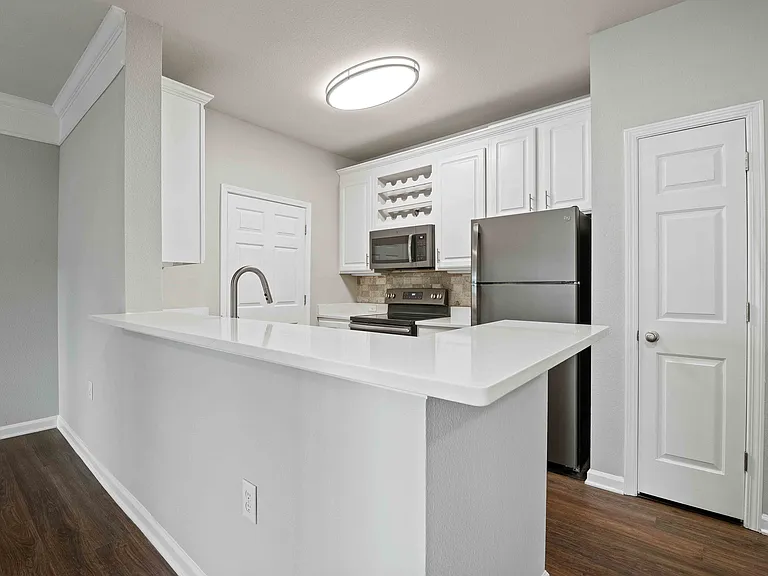 Lake Clearwater Apartments — Photo 53