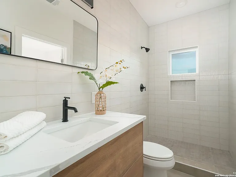 511 S Olive St #102 — Photo 12