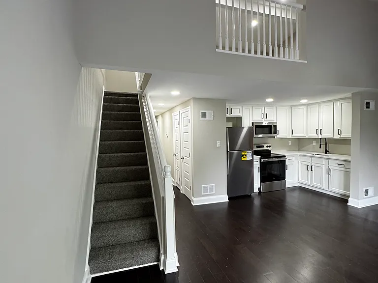 812 N Adams St #3 — Photo 5