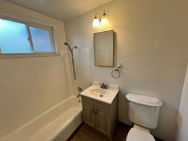 344 Thoma St — Photo 9