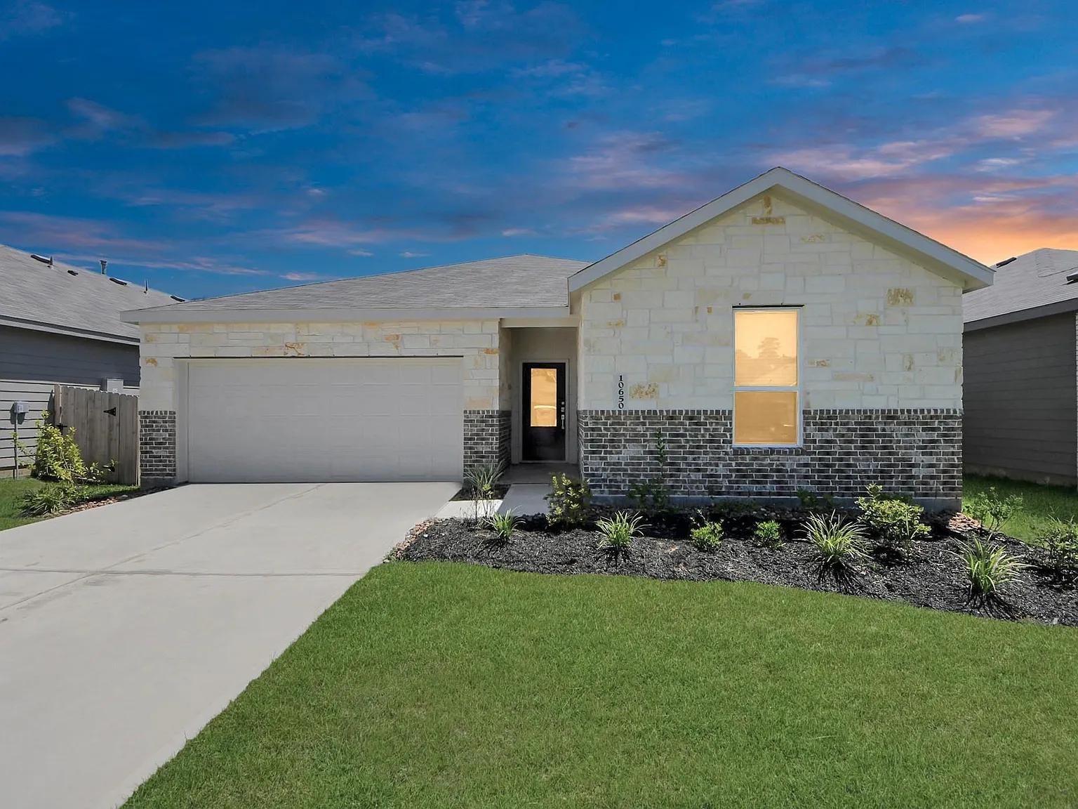 3 bed, 2.0 bath, 1570 sqft, $1,900 — Photo 2