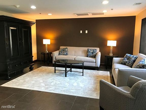 3rd image of 4700 Roanoke Pkwy APT 89595-2