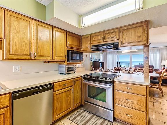 3rd image of 3240 S Fletcher Ave APT 331