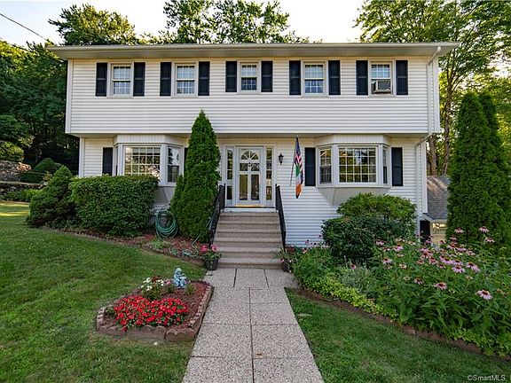 4th image of 93 Lockwood Dr