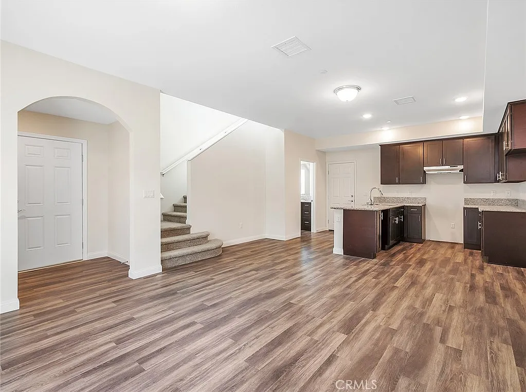 3 bed, 2.5 bath, 1600 sqft, $2,800 — Photo 3