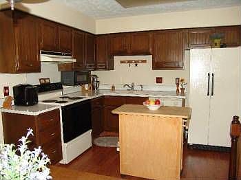 3rd image of 301 Douglas Dr
