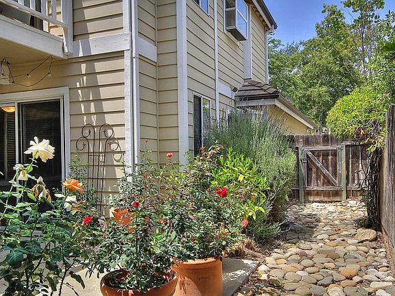 3rd image of 1682 Eucalyptus Dr Unit B