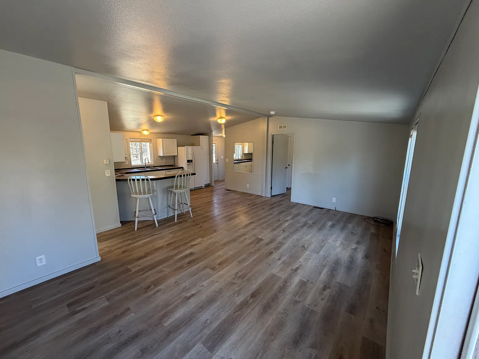 3 bed, 1200 sqft, $2,000 — Photo 3