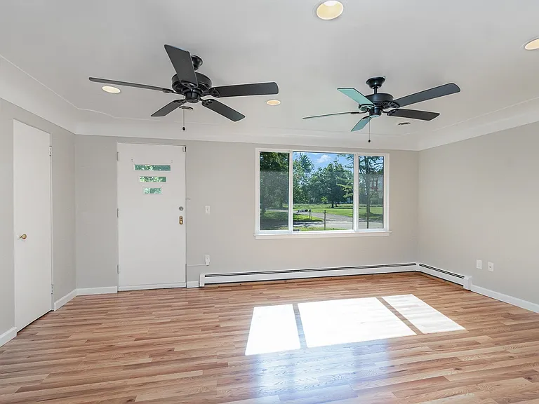 601 Gerald Ct — Photo 4