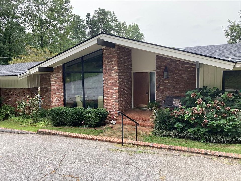 1st image of 1067 Dixon Dr