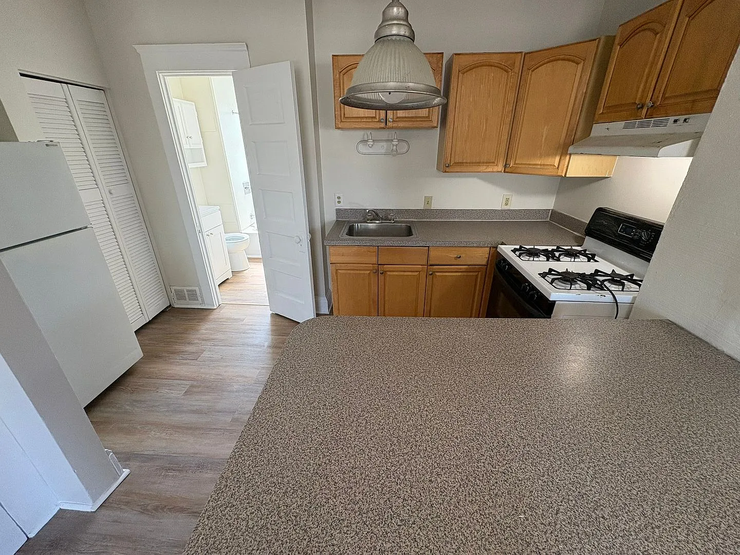 7951 Lorain Ave — Photo 2