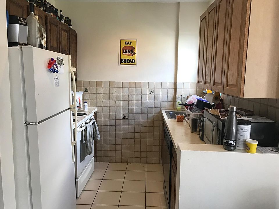 2nd image of 54 Gainsborough St #21