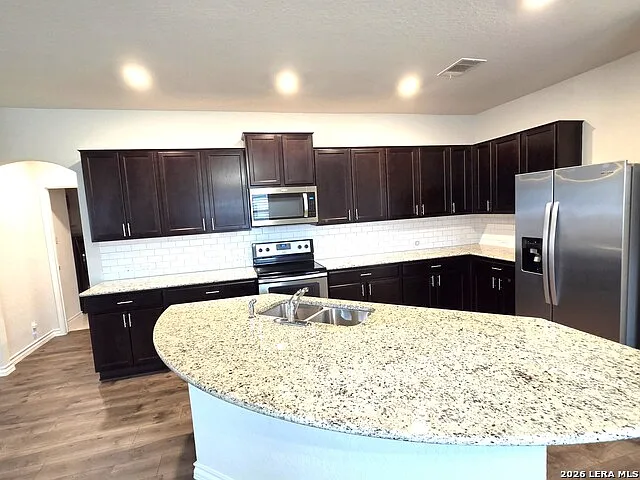 4 bed, 2.0 bath, 1888 sqft, $2,000 — Photo 4