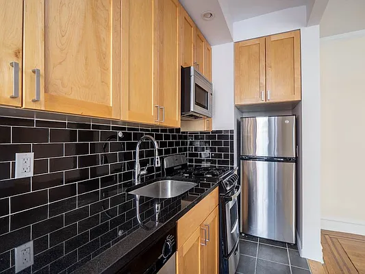 Rented by City Connections Realty | media 4