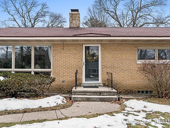 3rd image of 1960 Belmont Dr