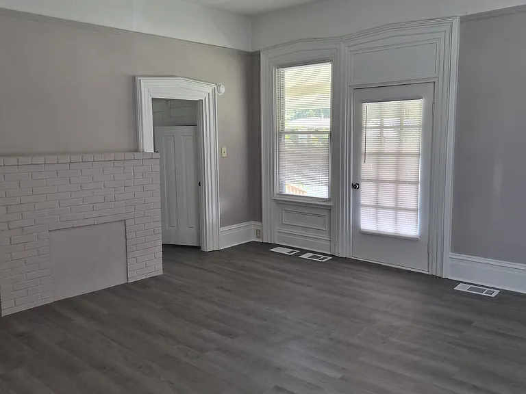 1353 Bakers Ridge Rd — Photo 8