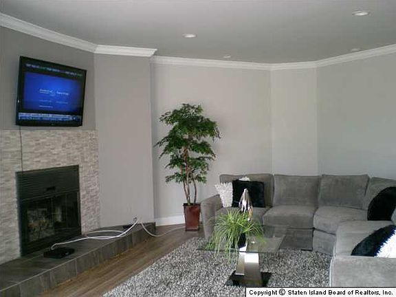 3rd image of 143 Tennyson Dr