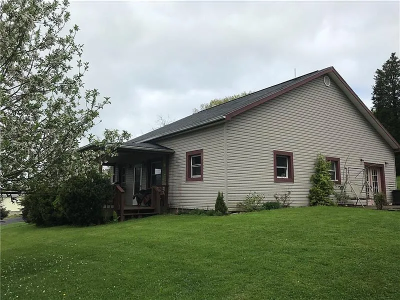 423 Evergreen Ave photo 1