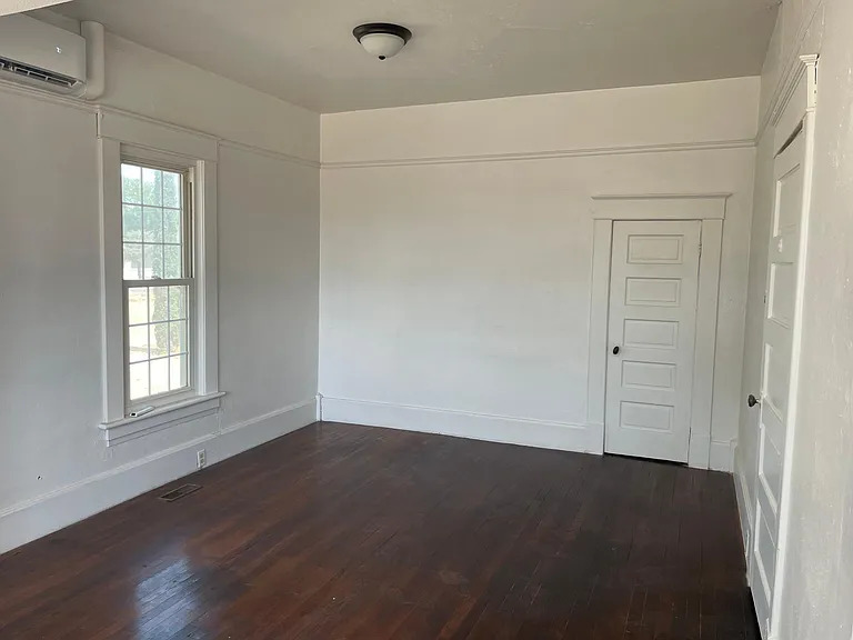 405 W Grand Ave — Photo 6