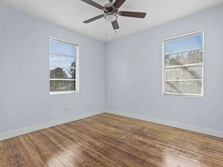 139 Alma Ct — Photo 13