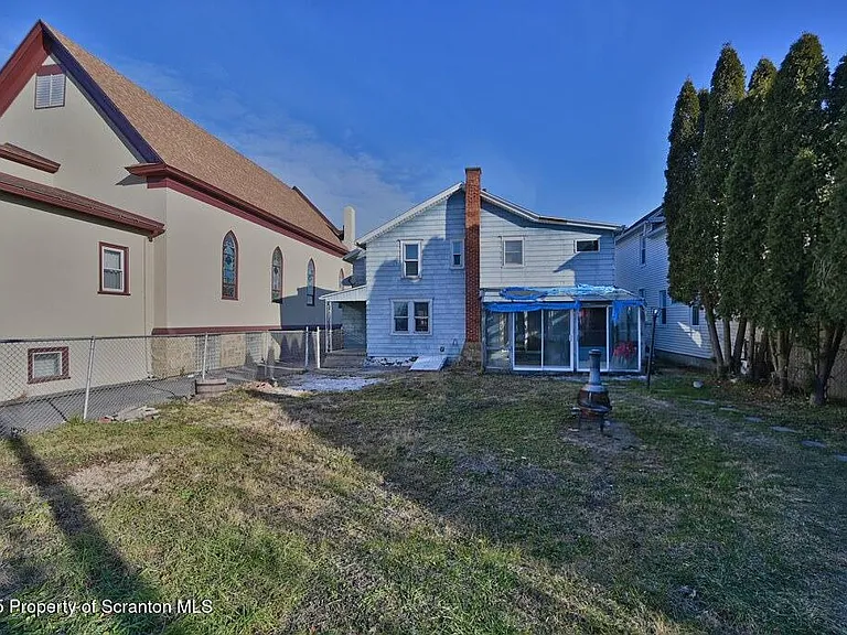 416 E Market St — Photo 38