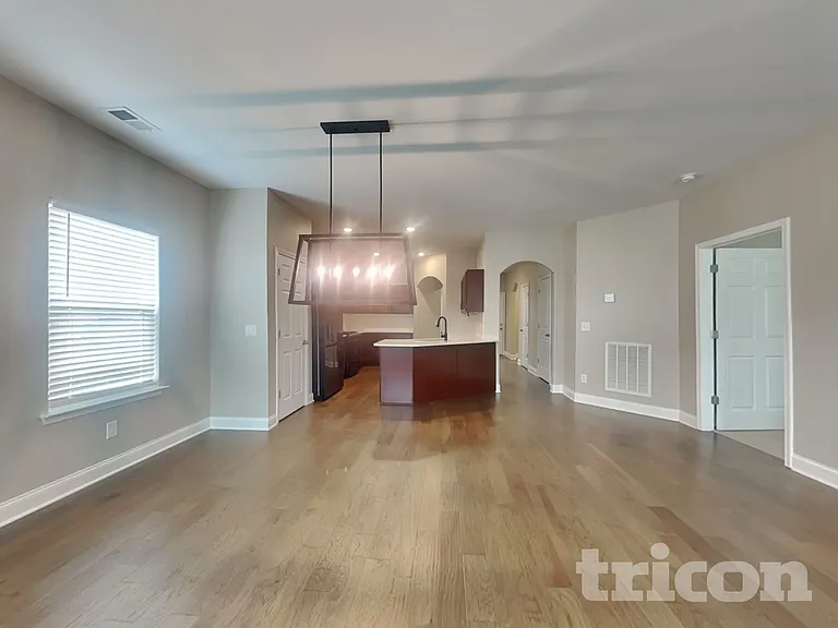 1013 Wickshire Dr — Photo 4
