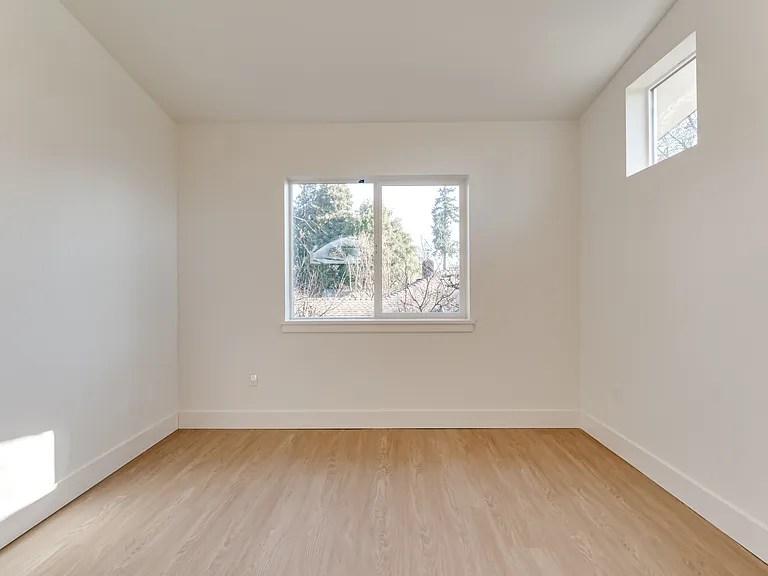1537 Lake Dr — Photo 13