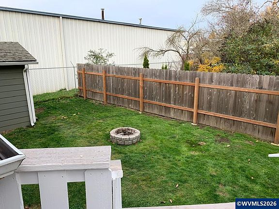 4th image of 2560 Cherry Ave NE