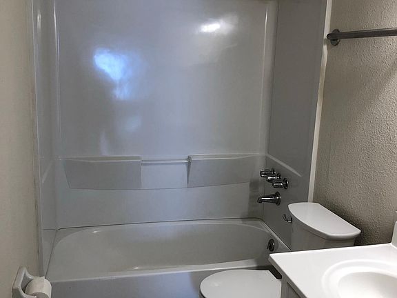5th image of 1613 Green Briar Pkwy APT D