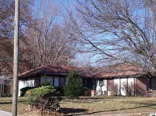 2619 SW Arrowhead Rd, Topeka, KS 66614