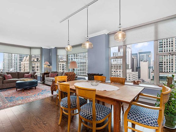 5th image of 25 E Superior St APT 2306