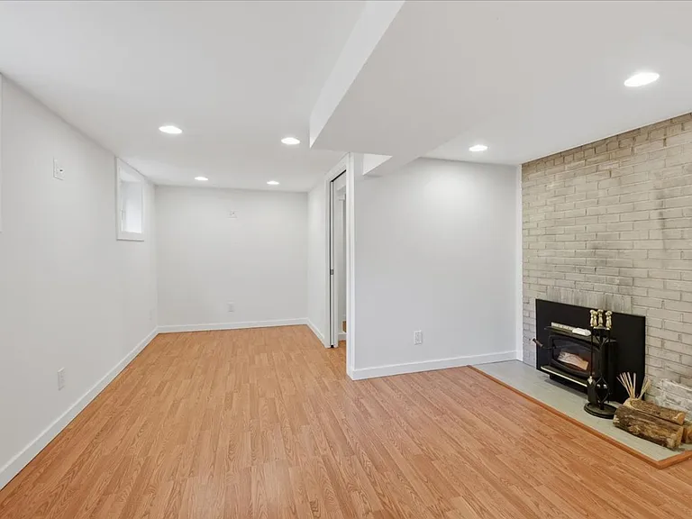 3733 SW Webster St — Photo 13
