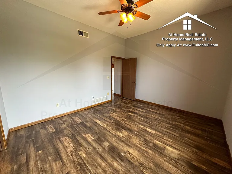 103 E 10th St #21 — Photo 17