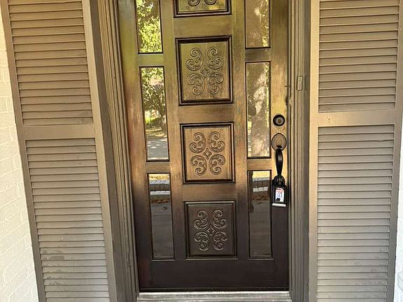 2nd image of 805 Ross Trl #1