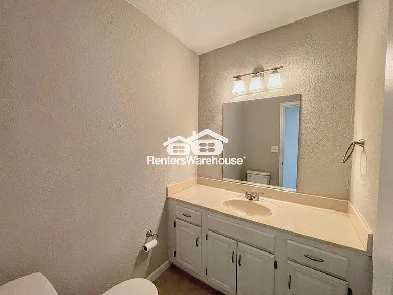 1947 Candlelight Dr — Photo 12