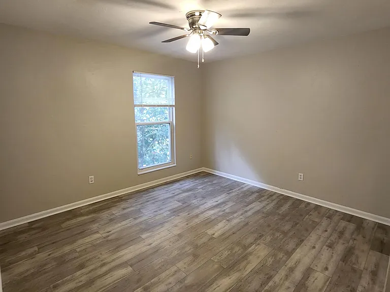 2479 Dundee Dr — Photo 17