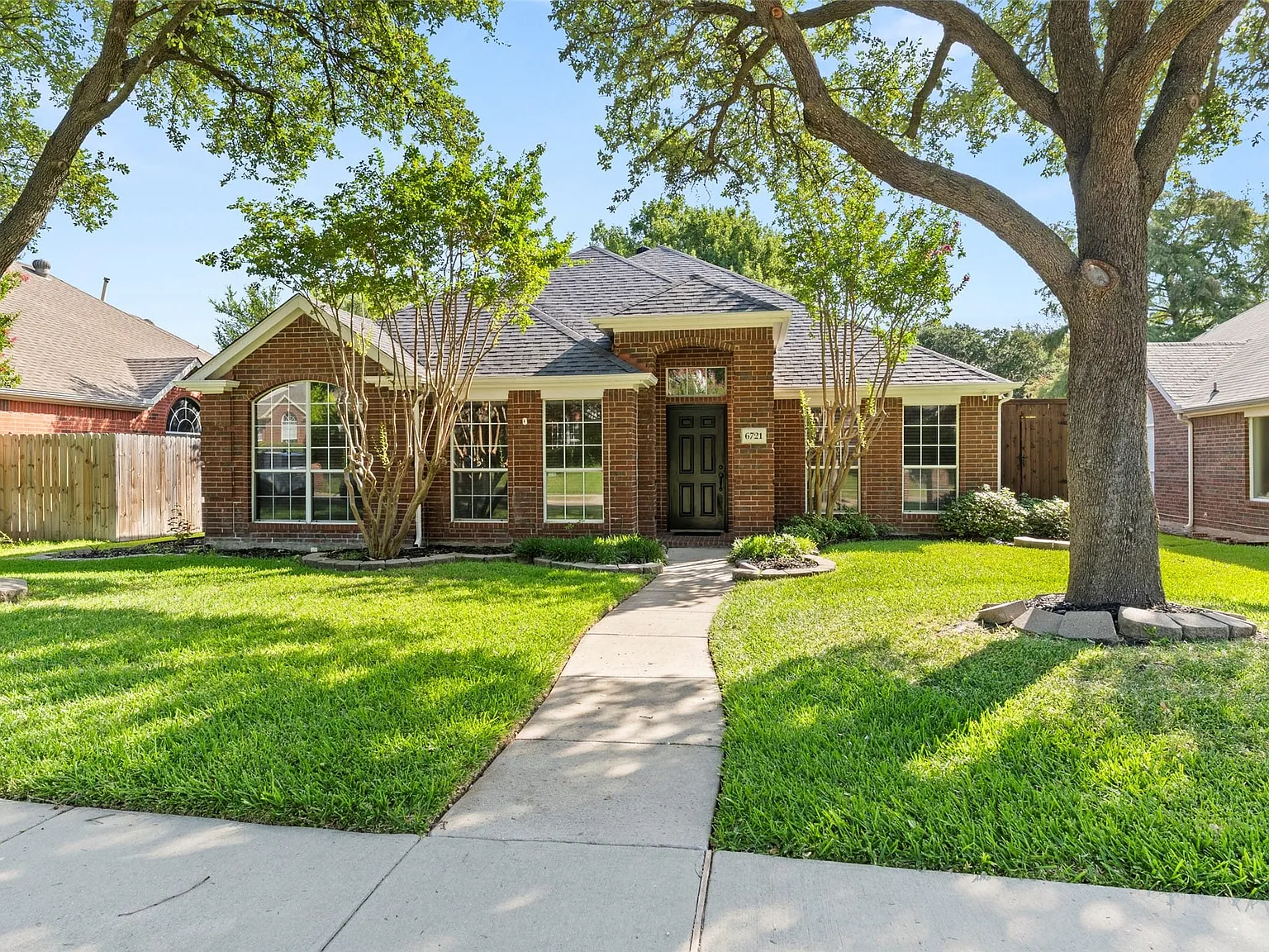 3 bed, 2.0 bath, 1686 sqft, $2,600 — Photo 2