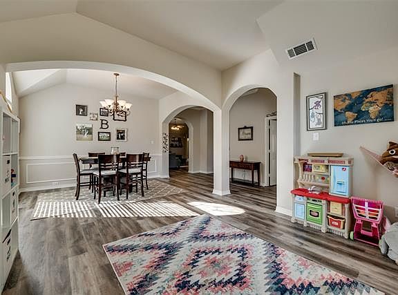 4th image of 15037 Regal Oak Ln