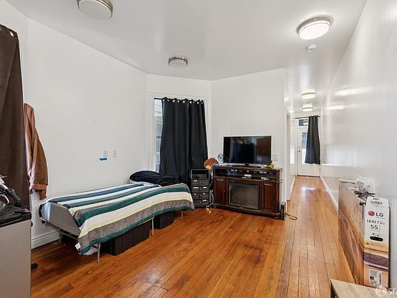 5th image of 2782 Harrison St