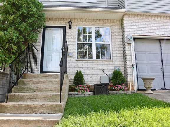 2nd image of 295 Skyline Dr #C