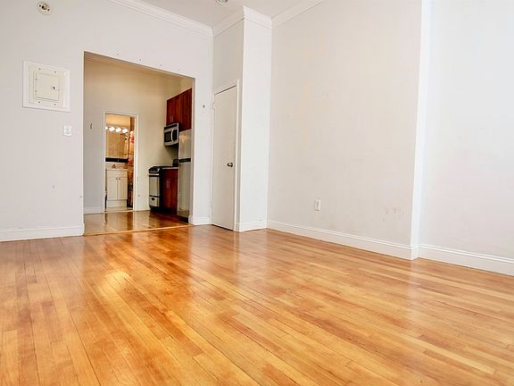 3rd image of 34 W 86th St APT 1B