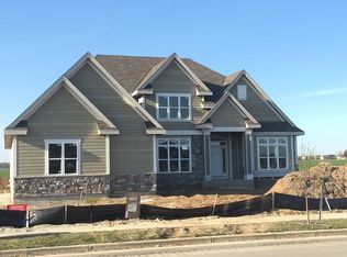 1504 Foxwood Pass, Oconomowoc, WI 53066