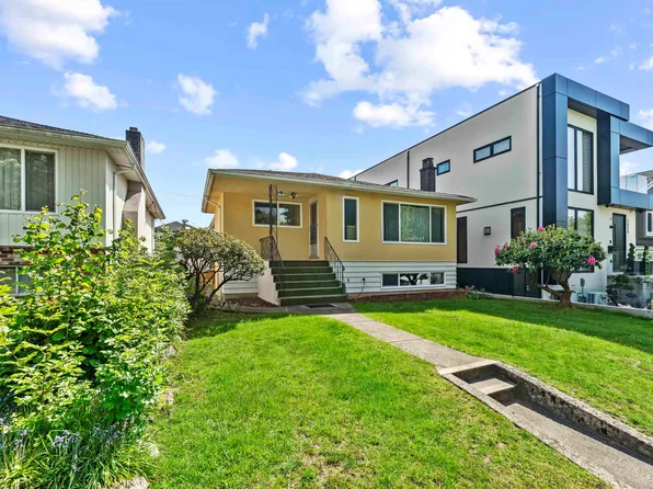 2666 Waverley Ave, Vancouver, BC V5S 1E7