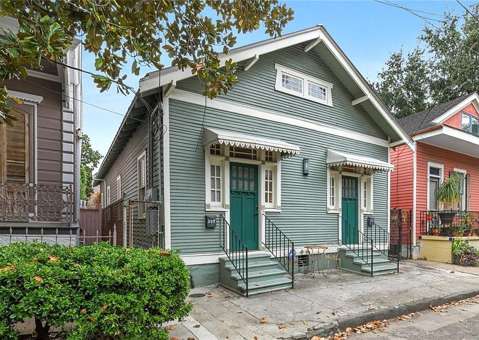 1st image of 807 Marigny St