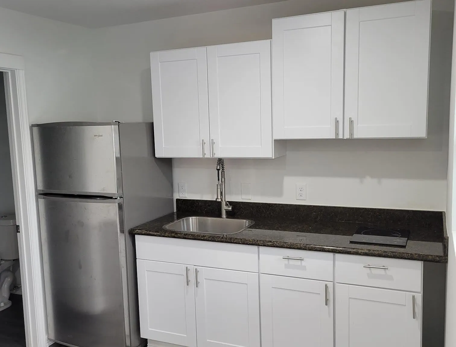 1 bed, 1.0 bath, $800 — Photo 2